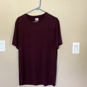 Men’s maroon and black heather athletic shirt